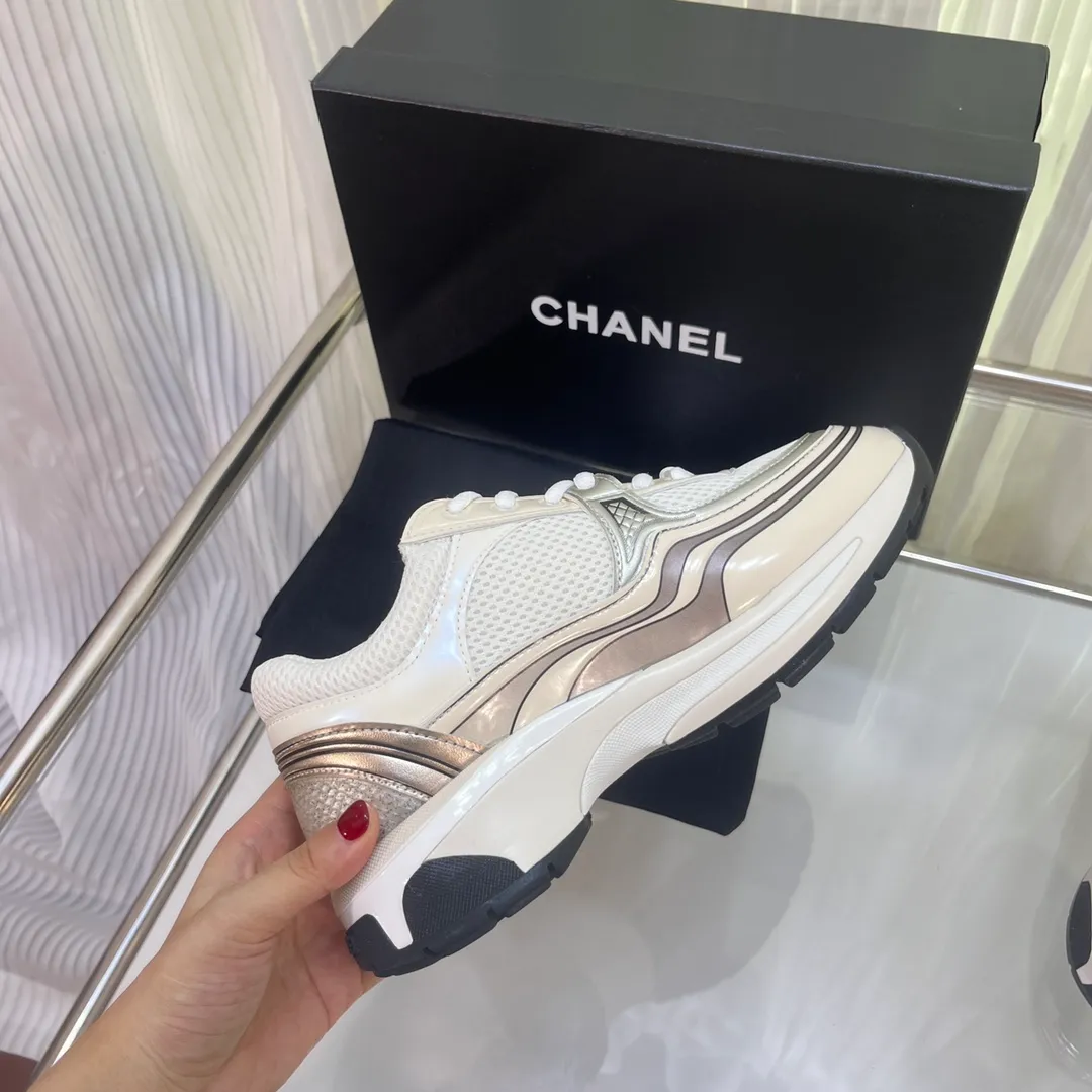 👟👟Ex-factory price 640👟👟 Latest 5 colors! Super pretty! 2023 super popular Chanel Chanel 23C King of Horns series casual sports shoes, incomparably beautiful and easy to wear, absolute fairy style, very light, super soft inside, super comfortable, breathable upper design, high-end color matching, versatile, must-have model of the year, upper: cowhide and cloth stitching, original craftsmanship, lining: breathable mesh, original foam combination outsole, size: 35-45